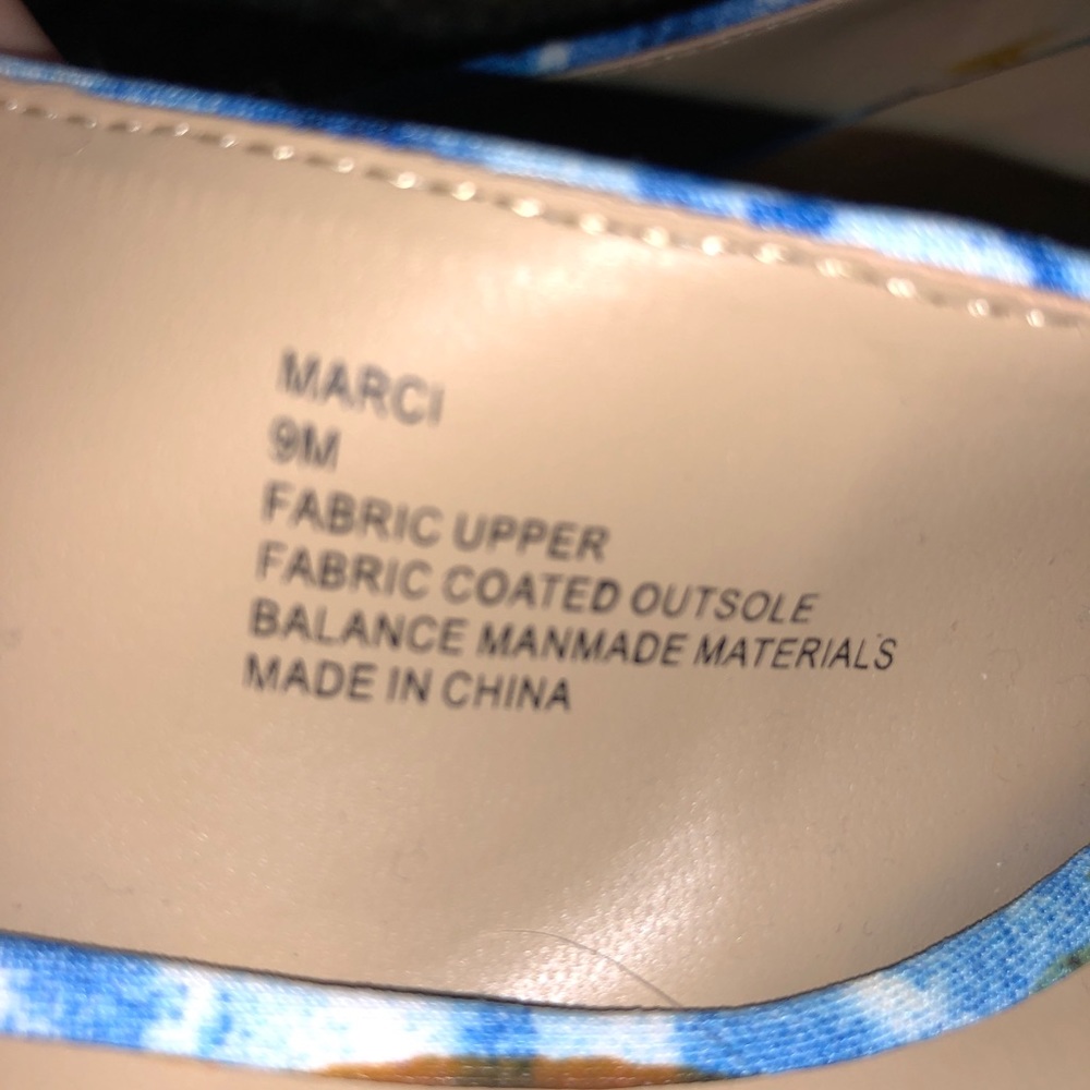 Shoes - Picture 3 of 4